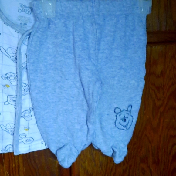 4 for 20$ three Disney baby pj's mickey mouse , Winnie the pooh & Tigger too!!! - Picture 6 of 8